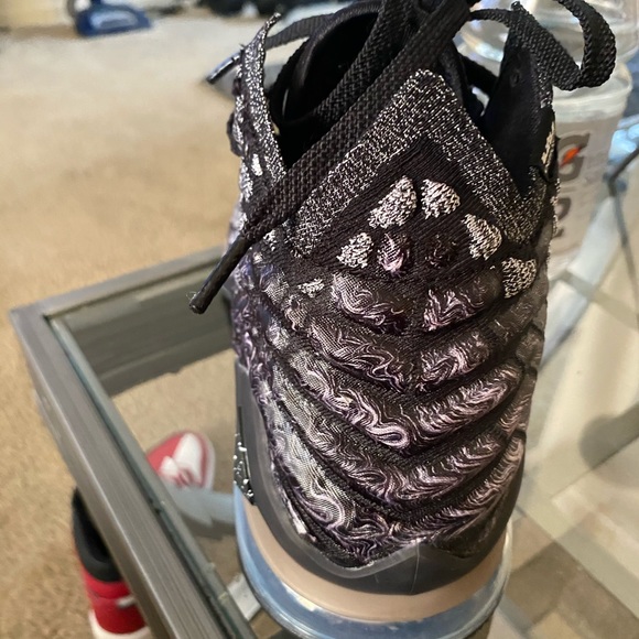 Lebron James 17 - Picture 2 of 4